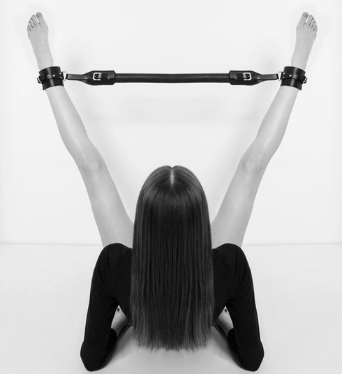 Master Craftsman Deluxe Cowhide Spreader Bar with Cuffs